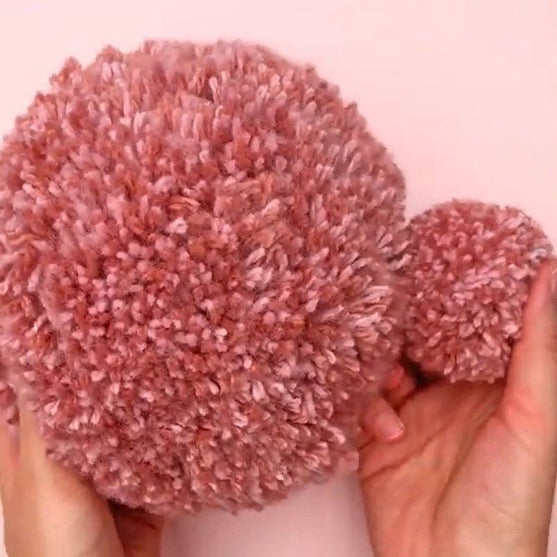 Hoop Jumbo Pompom Maker - Hobbii
4