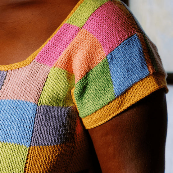 Suncatcher - Intarsia T-Shirt met Vierkante Hals
2