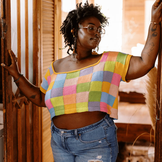 Suncatcher - Intarsia T-Shirt met Vierkante Hals
7