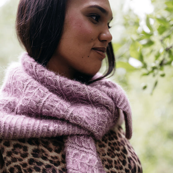 Muse Shawl - Driehoekige Omslagdoek met Textuur
3