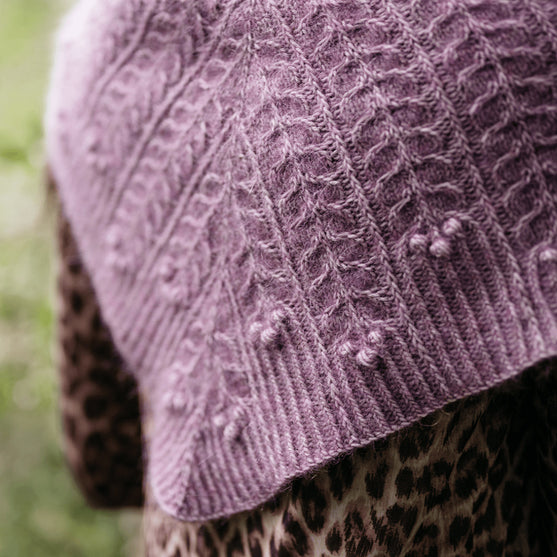 Muse Shawl - Driehoekige Omslagdoek met Textuur
4