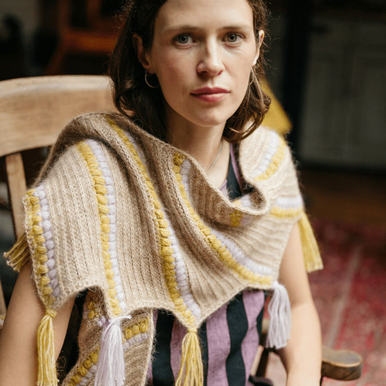 Calendula Shawl - Omslagdoek met Bobbels en Franje
2