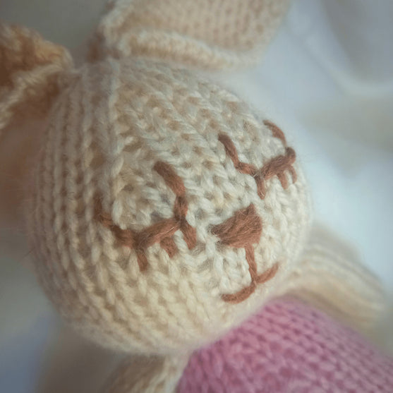 Bessie Bunny - Knuffel
5