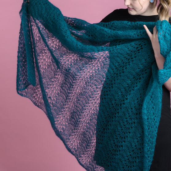 Pauwensjaal in Kid Silk
3