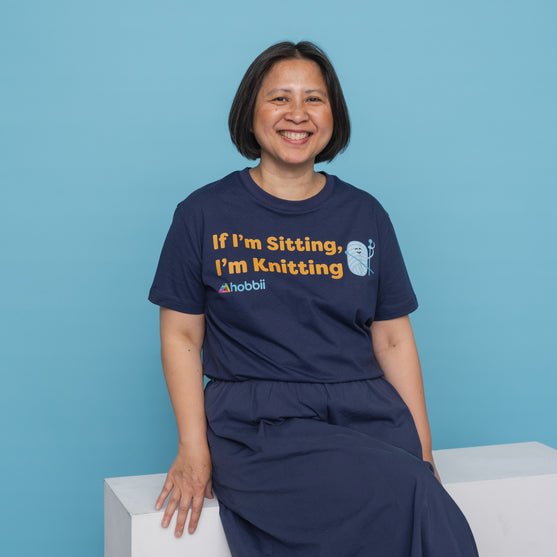 Sitting Knitting T-shirt - Yarniis (Limited Edition) - Hobbii
6