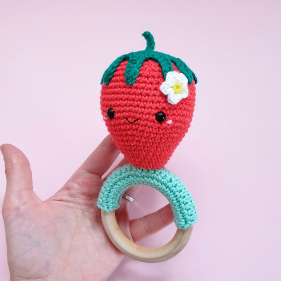 Kawaii Aardbei - Rammelaar
2