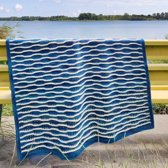 Dancing Wave Crests - Deken
4