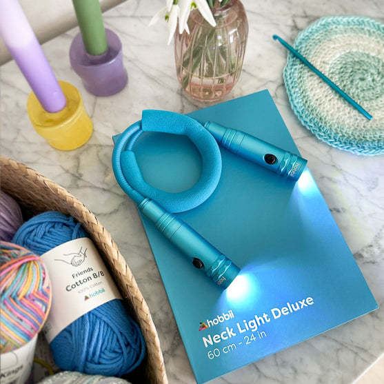 Neklamp Deluxe - Blauw - Hobbii
2