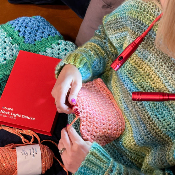 Neklamp Deluxe - Rood - Hobbii
9