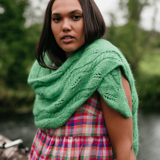 

Hiedra Shawl - Omslagdoek met Blad Motief
4