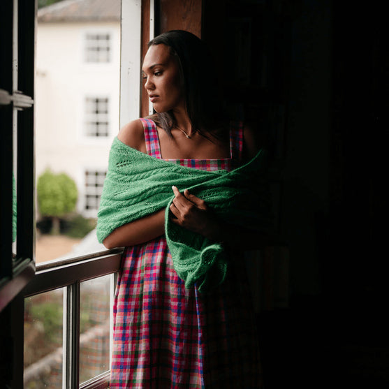 

Hiedra Shawl - Omslagdoek met Blad Motief
7