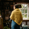 

Heart of Gold - Driehoekige Sjaal met Textuur
4