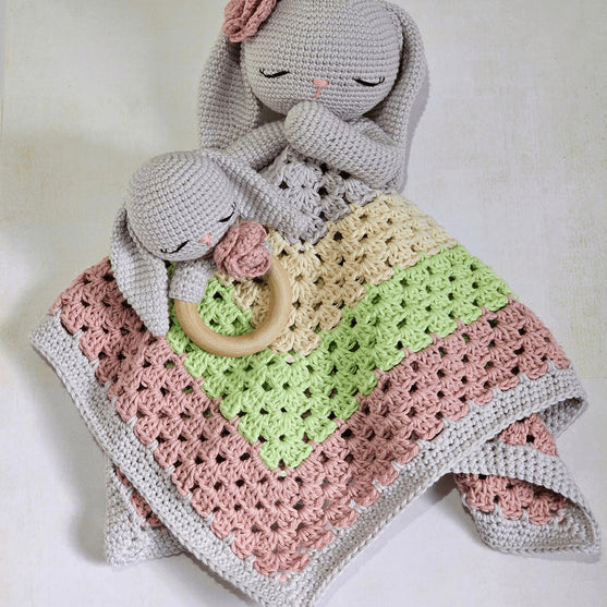 

Retro Bunny Love - Rammelaar en Knuffeldoekje
2