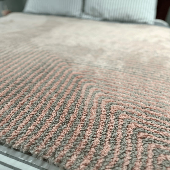 

Ruby’s Mitered Square Blanket - Deken
4