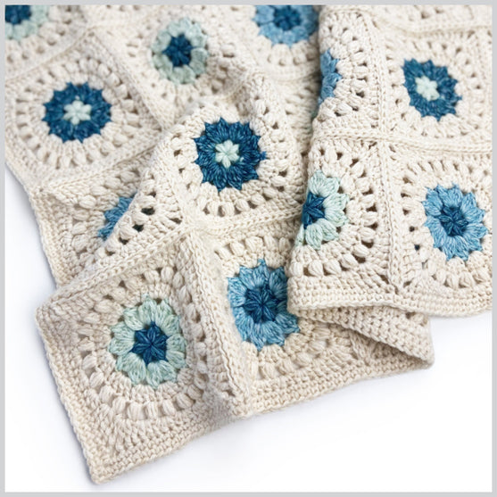 

Blossom Throw - Deken
1