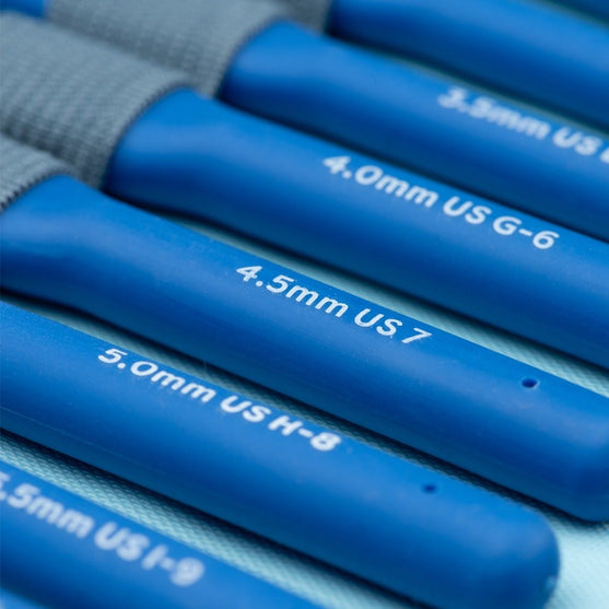 

Cosmo Haaknaaldenset - 9 maten - Indigo - Hobbii
6