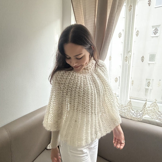 

Daphne - Poncho
3