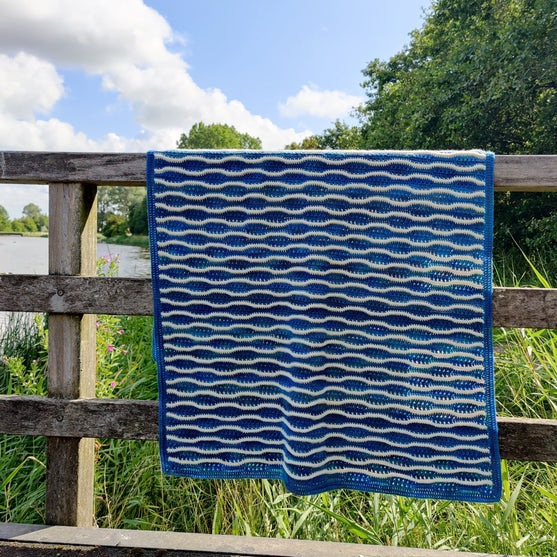 

Dancing Wave Crests - Deken
1