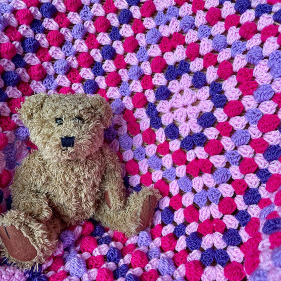 

Bella’s Bobble Granny Square - Deken
1